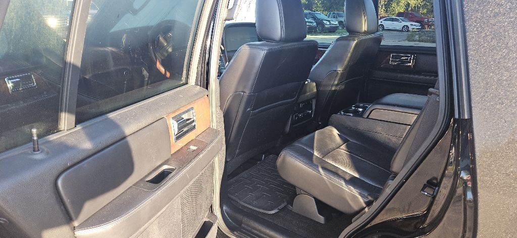 2016 Lincoln Navigator Image 9