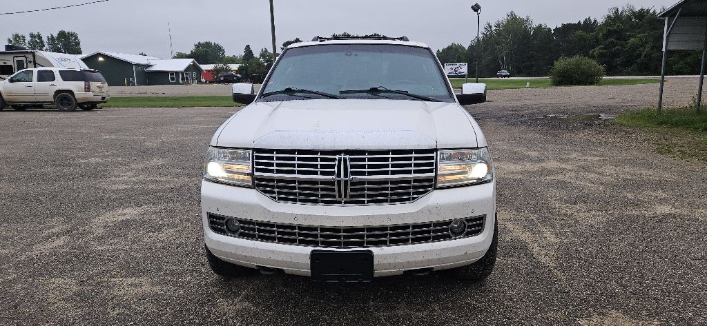 2011 Lincoln Navigator Image 2