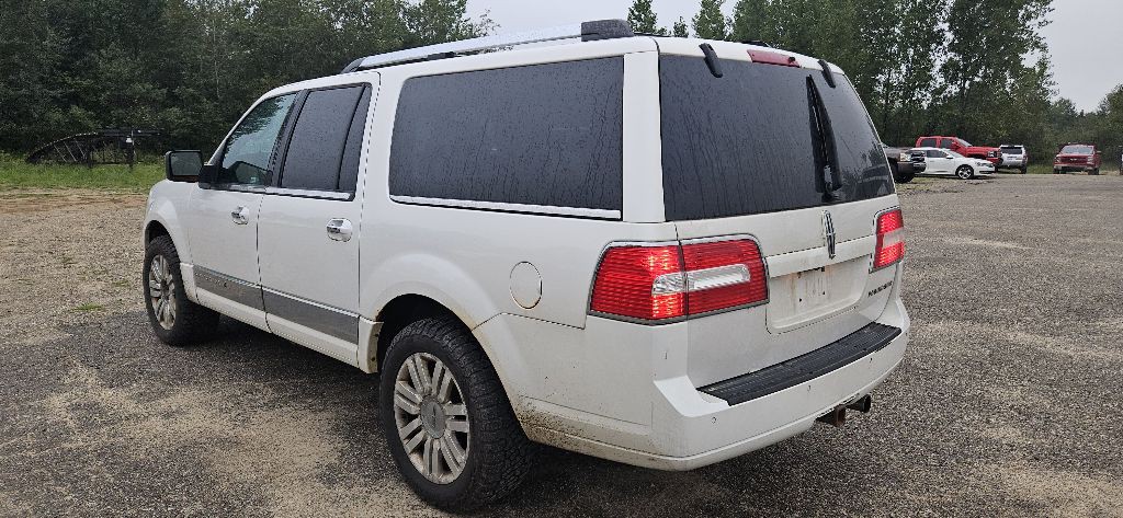 2011 Lincoln Navigator Image 3