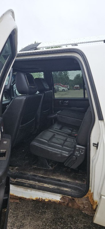 2011 Lincoln Navigator Image 10
