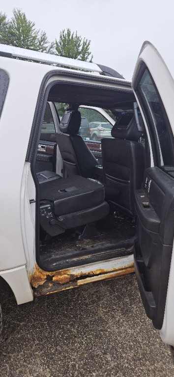 2011 Lincoln Navigator Image 12
