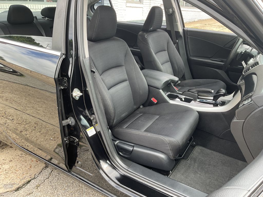 2013 Honda Accord Image 17