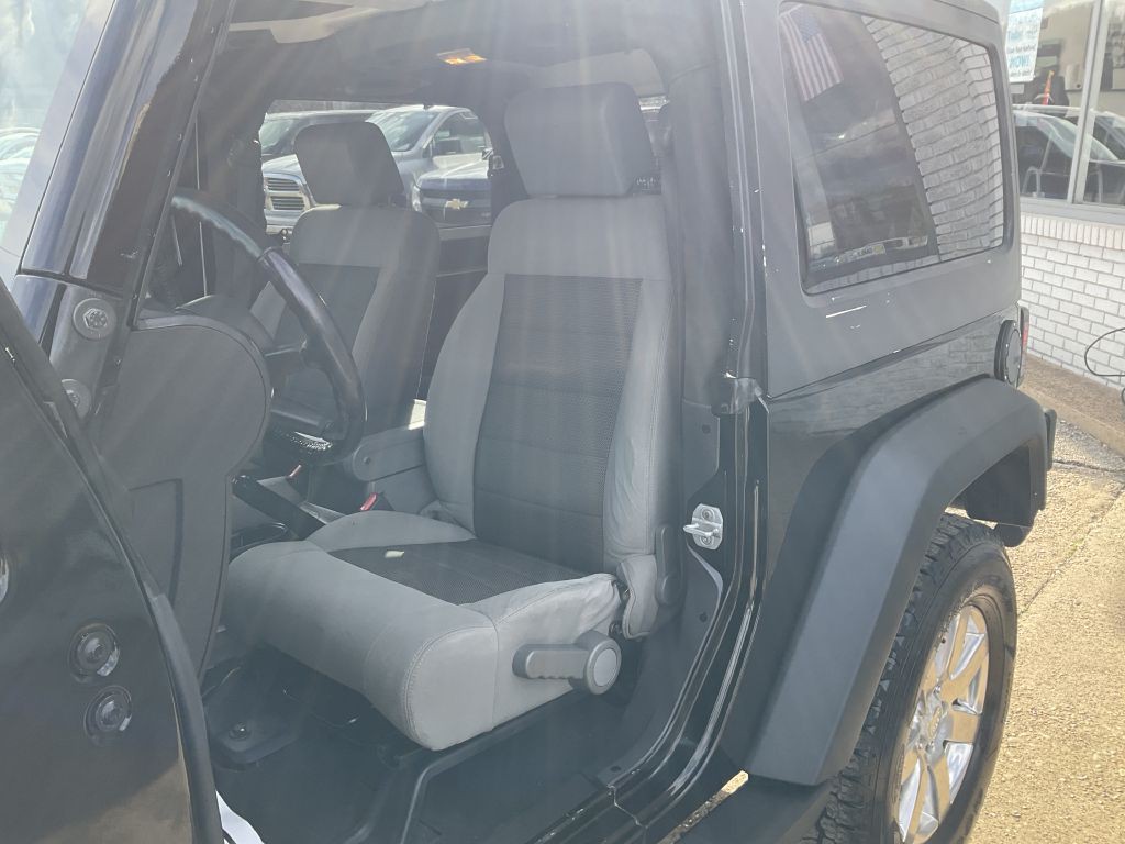 2010 Jeep Wrangler Image 14