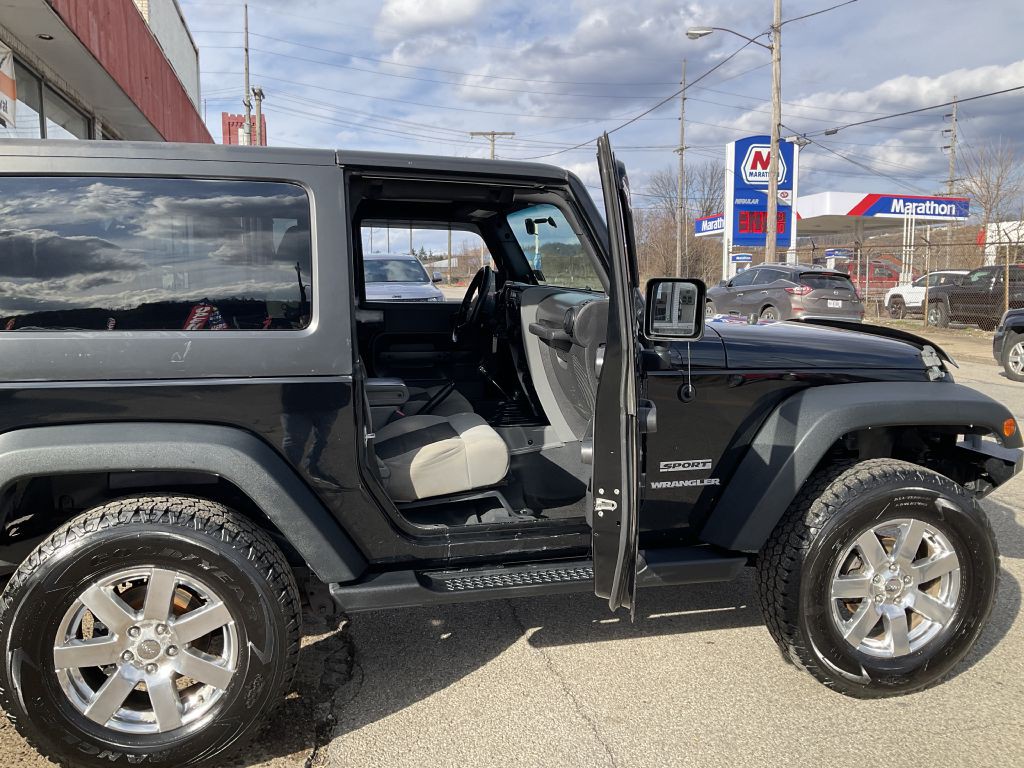 2010 Jeep Wrangler Image 16