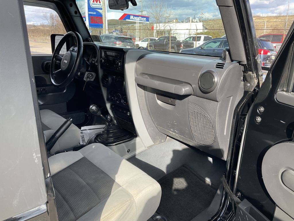 2010 Jeep Wrangler Image 18