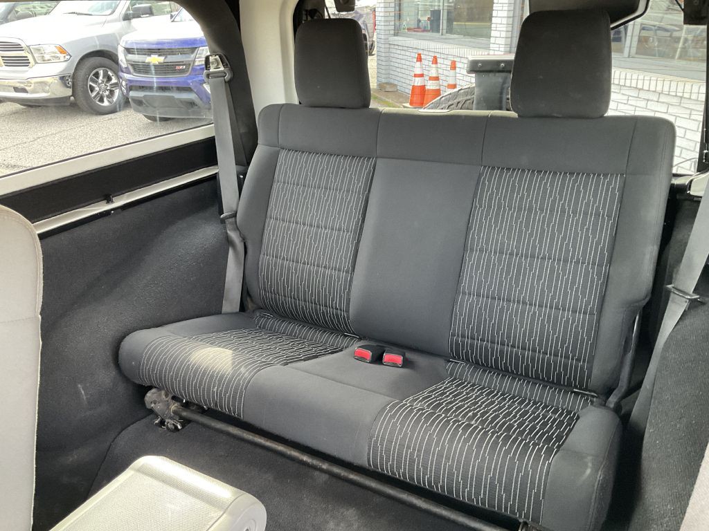 2010 Jeep Wrangler Image 19