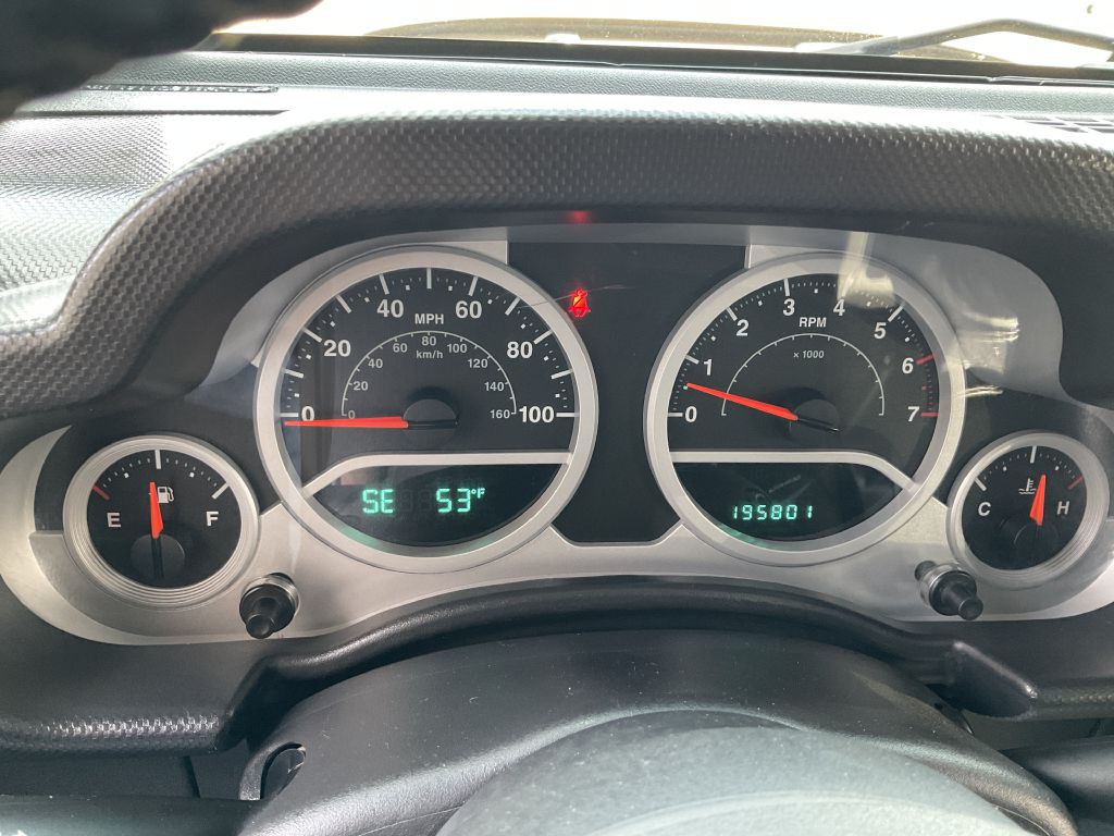 2010 Jeep Wrangler Image 25