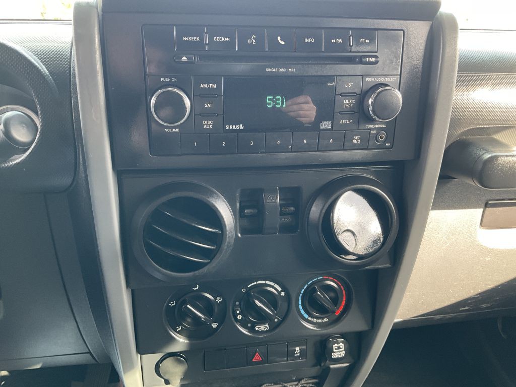 2010 Jeep Wrangler Image 28