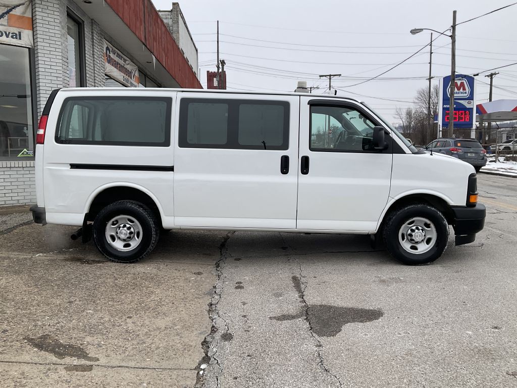 2017 Chevrolet Express Image 2