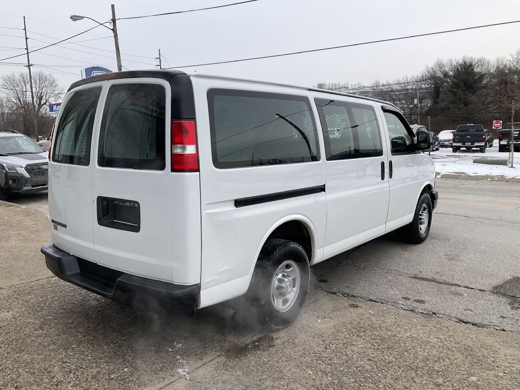 2017 Chevrolet Express Image 3
