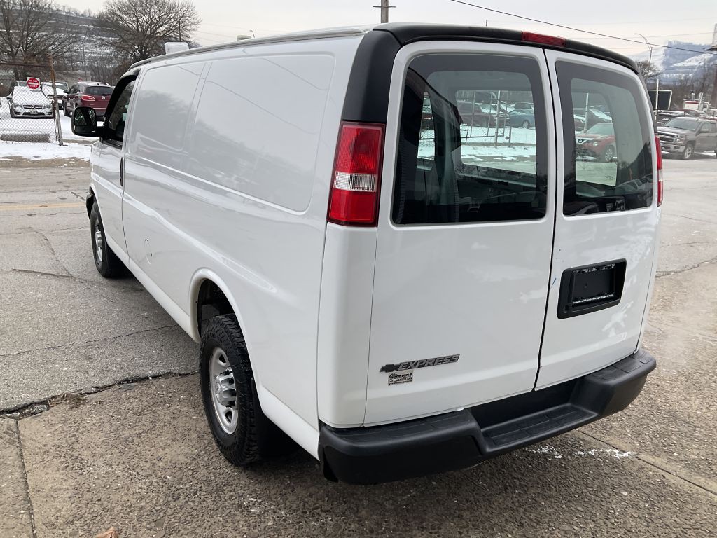 2017 Chevrolet Express Image 7