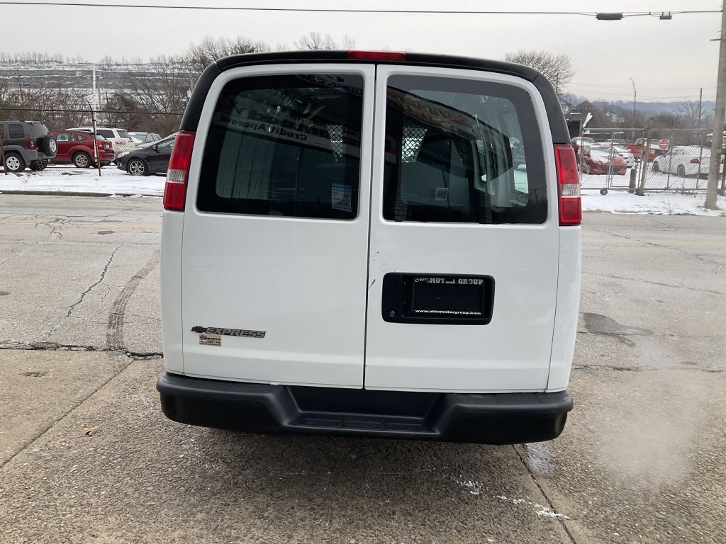 2017 Chevrolet Express Image 8