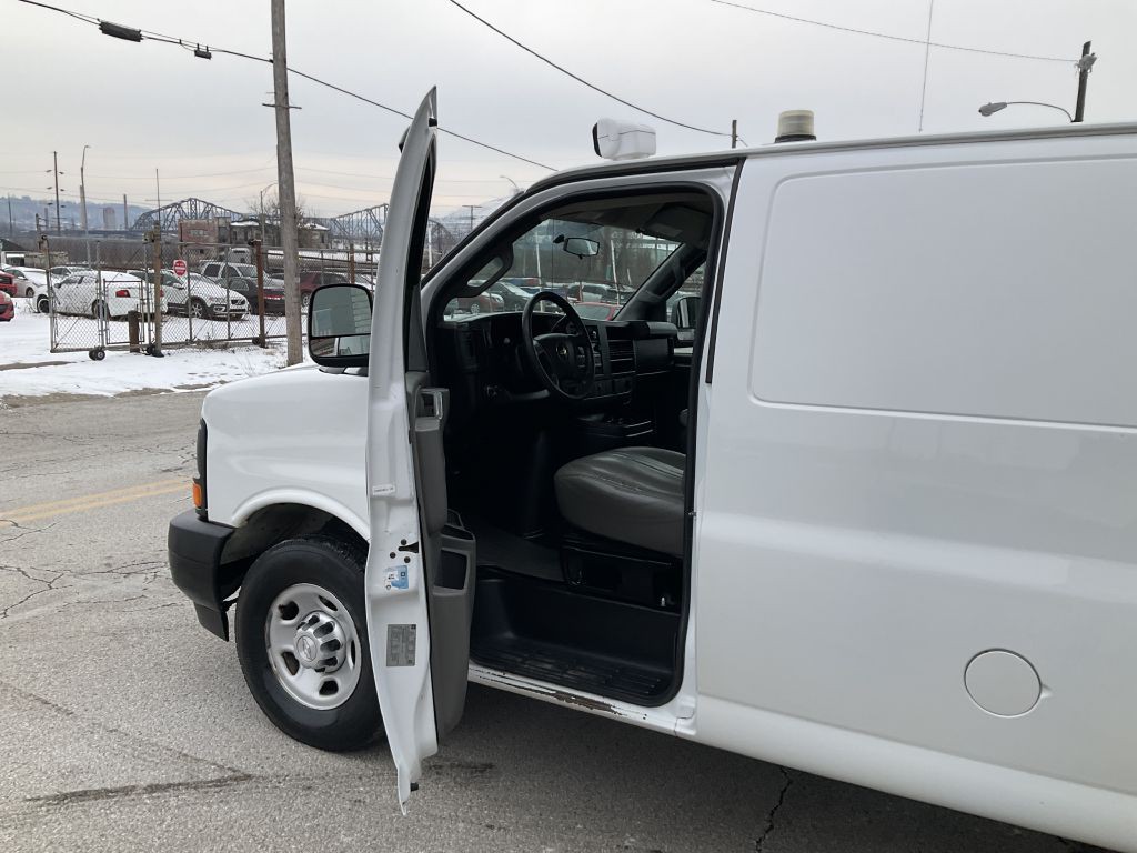 2017 Chevrolet Express Image 13
