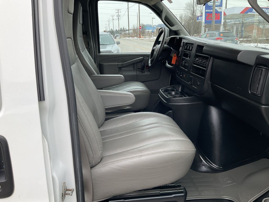 2017 Chevrolet Express Image 16
