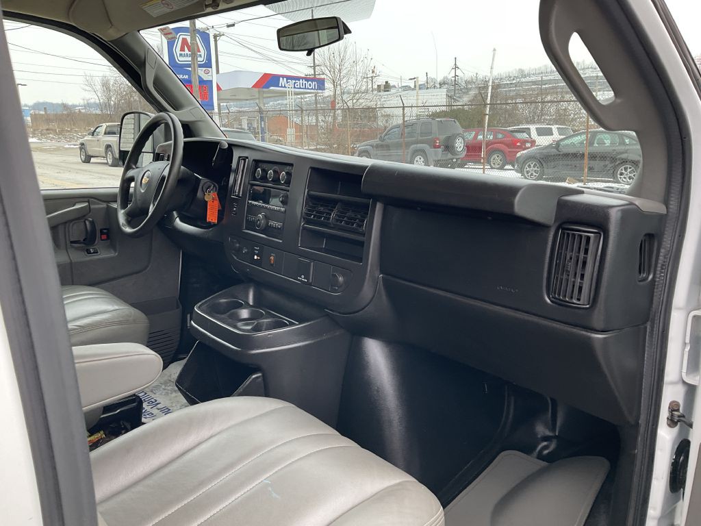 2017 Chevrolet Express Image 17