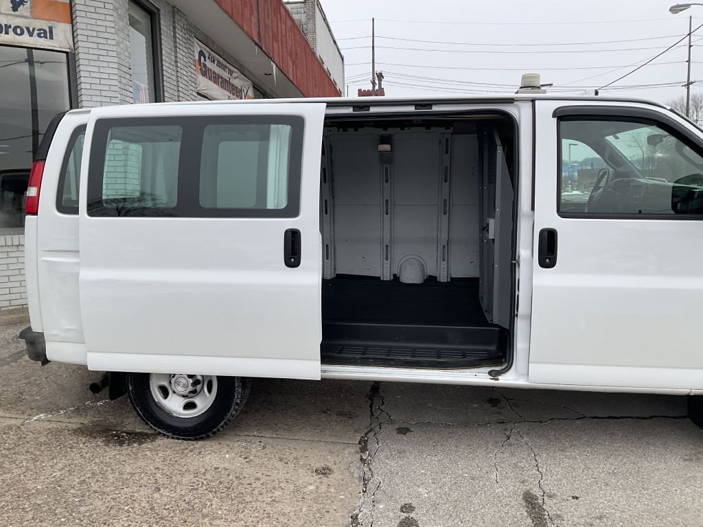 2017 Chevrolet Express Image 18