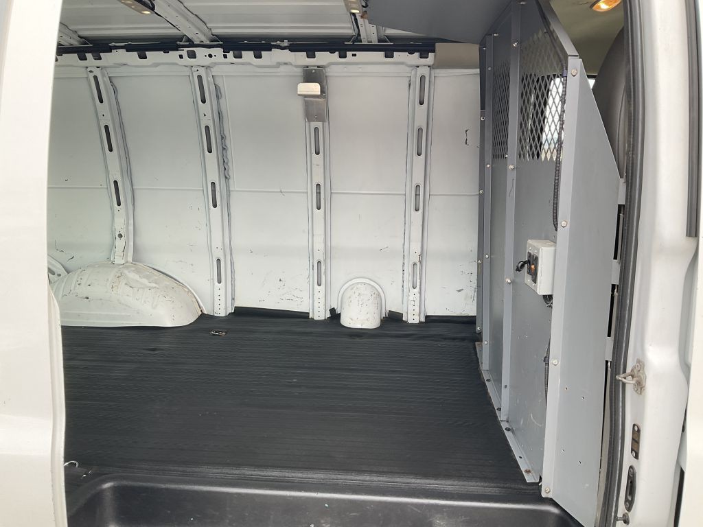 2017 Chevrolet Express Image 19