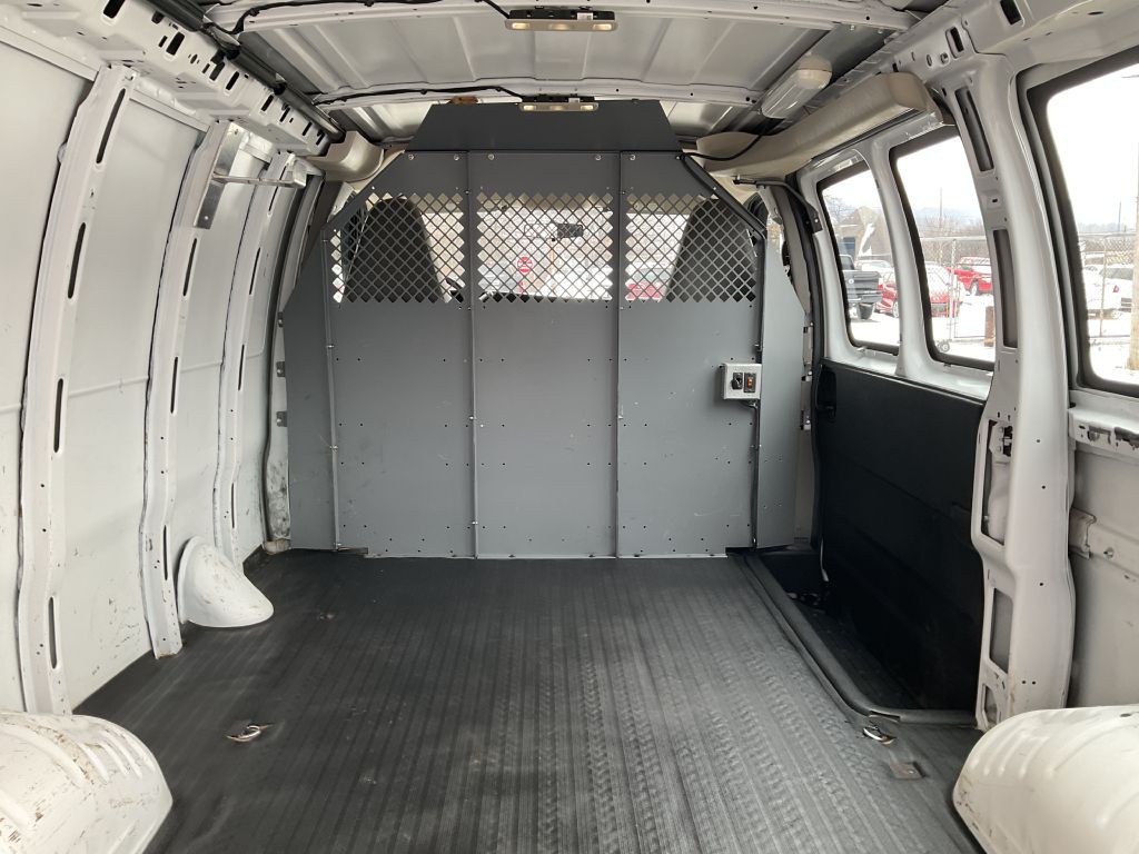2017 Chevrolet Express Image 24