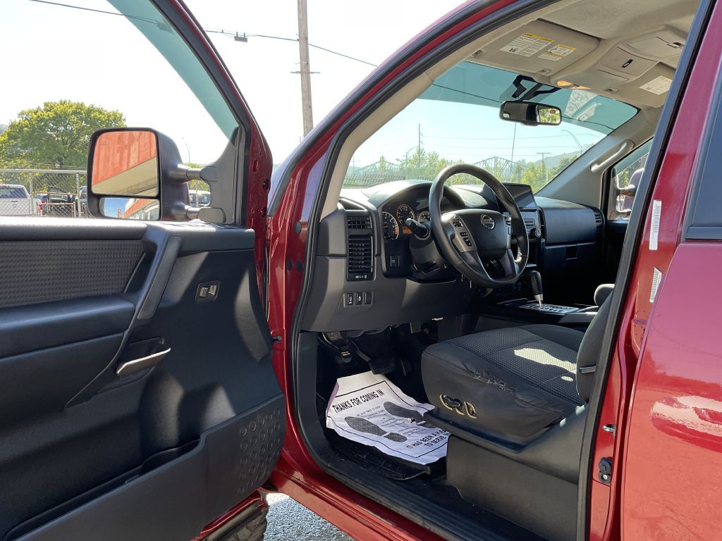 2014 Nissan Titan Image 15