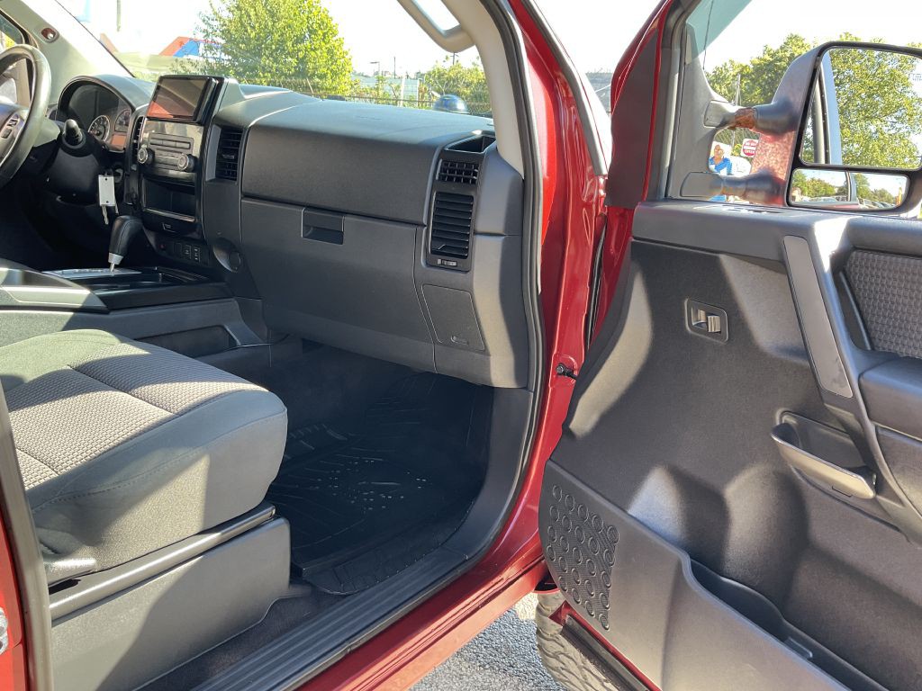 2014 Nissan Titan Image 18