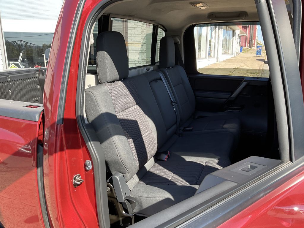 2014 Nissan Titan Image 23
