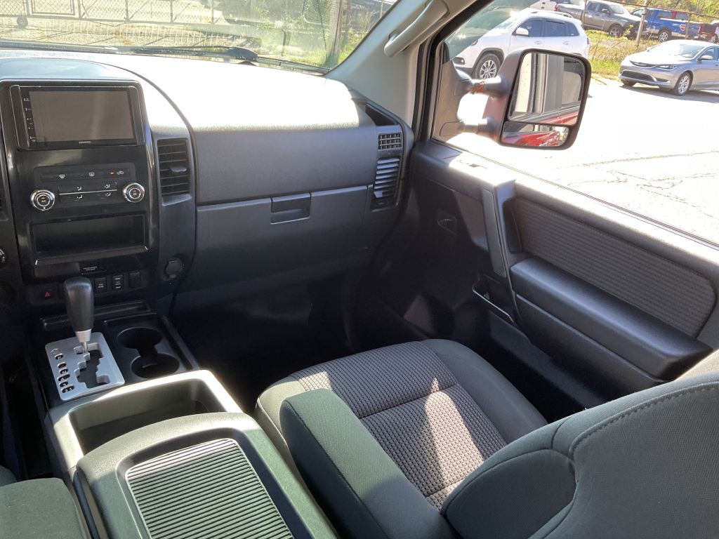 2014 Nissan Titan Image 28