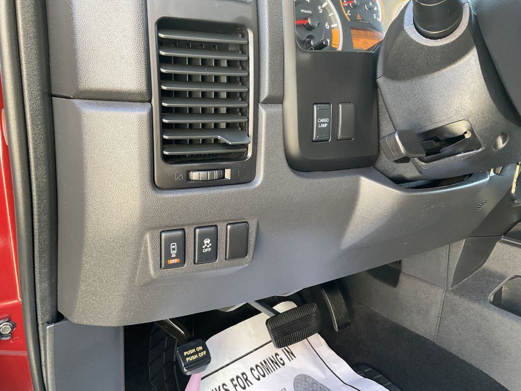 2014 Nissan Titan Image 35