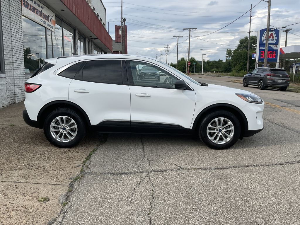 2022 Ford Escape Image 2