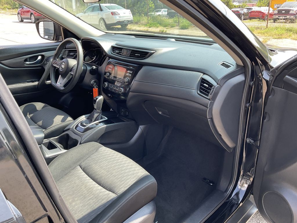 2017 Nissan Rogue Image 18