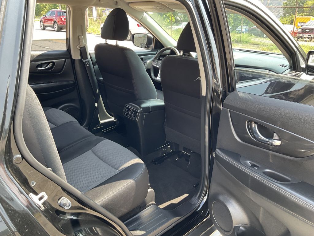 2017 Nissan Rogue Image 24