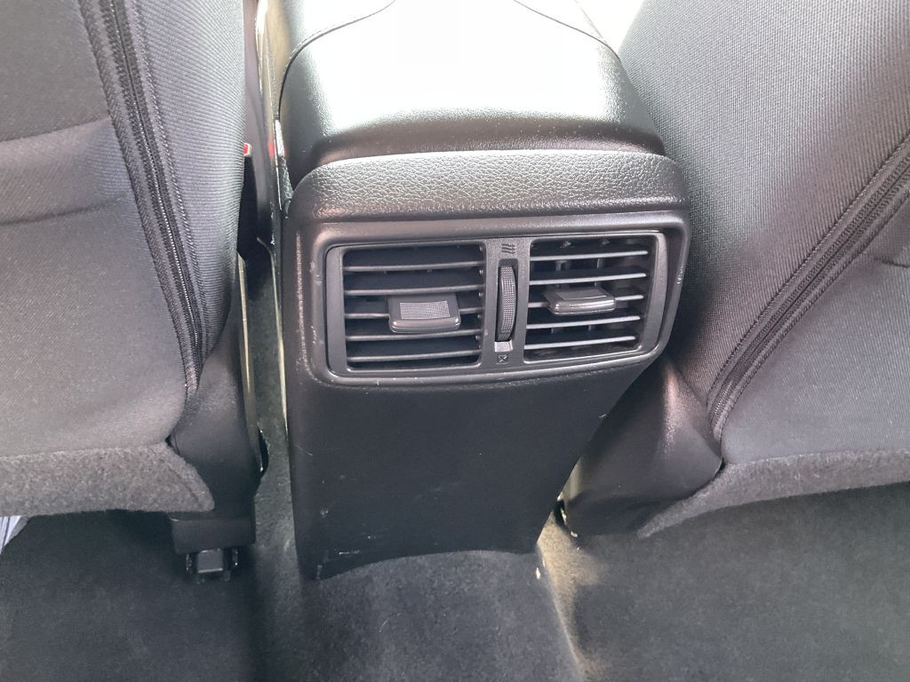 2017 Nissan Rogue Image 30