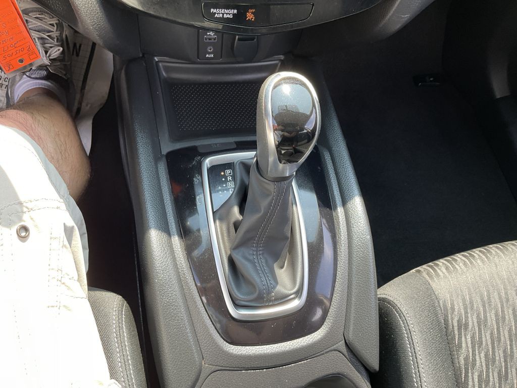 2017 Nissan Rogue Image 32