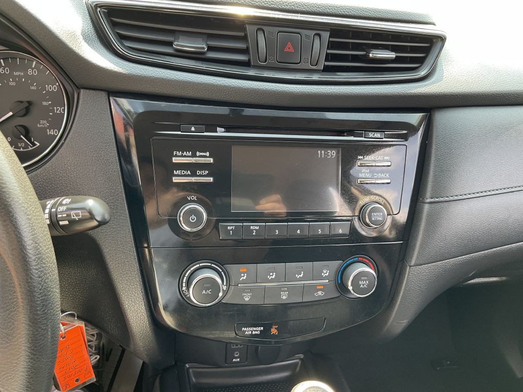 2017 Nissan Rogue Image 33