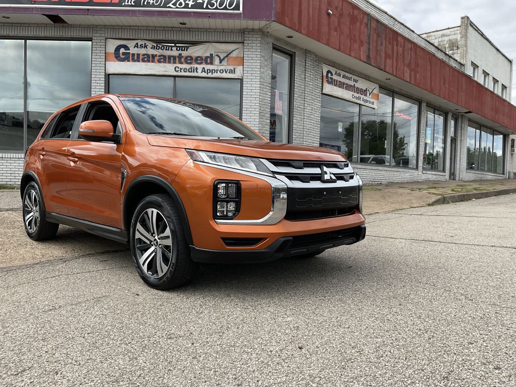 2023 Mitsubishi Outlander Image 1
