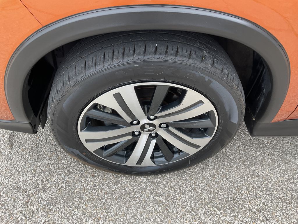 2023 Mitsubishi Outlander Image 9