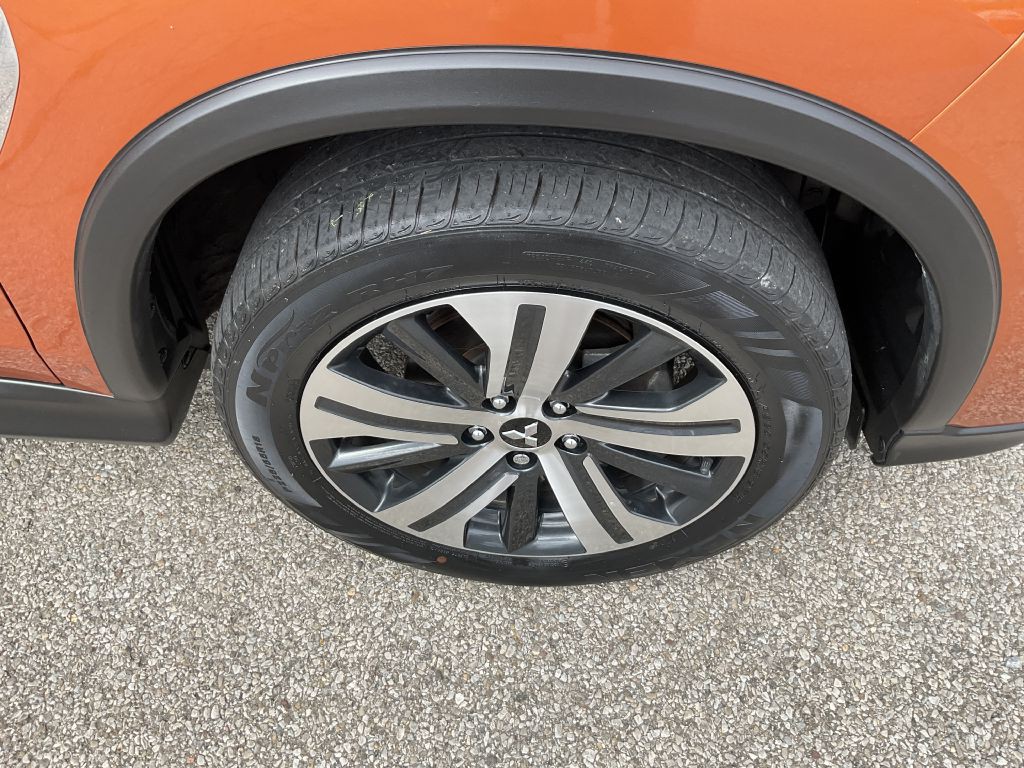 2023 Mitsubishi Outlander Image 11
