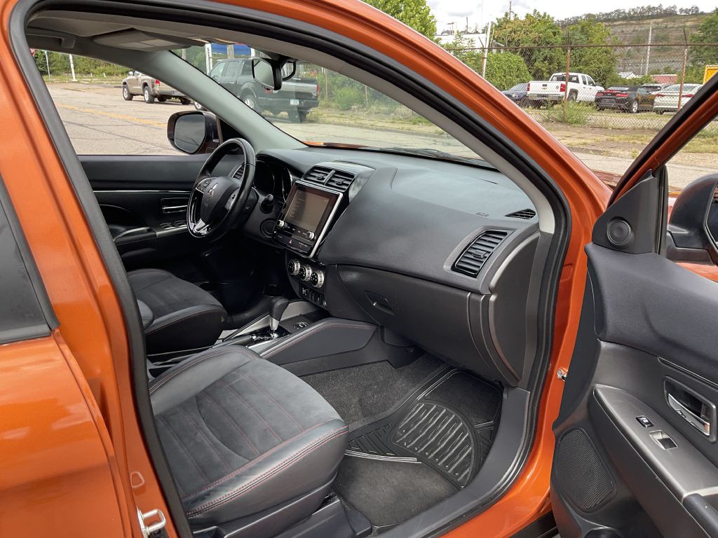 2023 Mitsubishi Outlander Image 18
