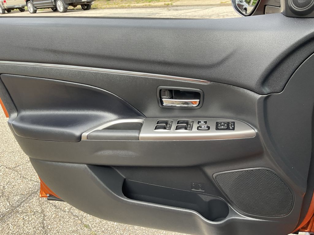 2023 Mitsubishi Outlander Image 30