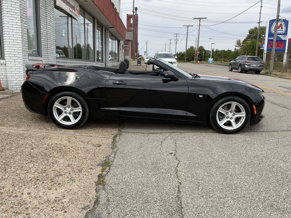 2016 Chevrolet Camaro Image 2