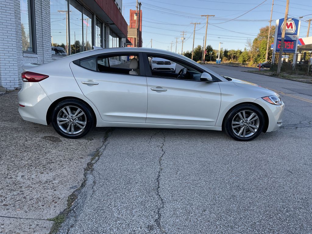 2018 Hyundai Elantra Image 2