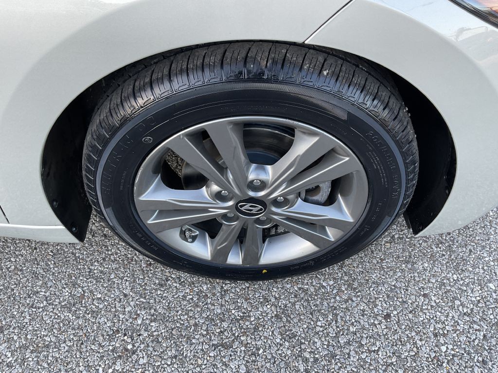 2018 Hyundai Elantra Image 11