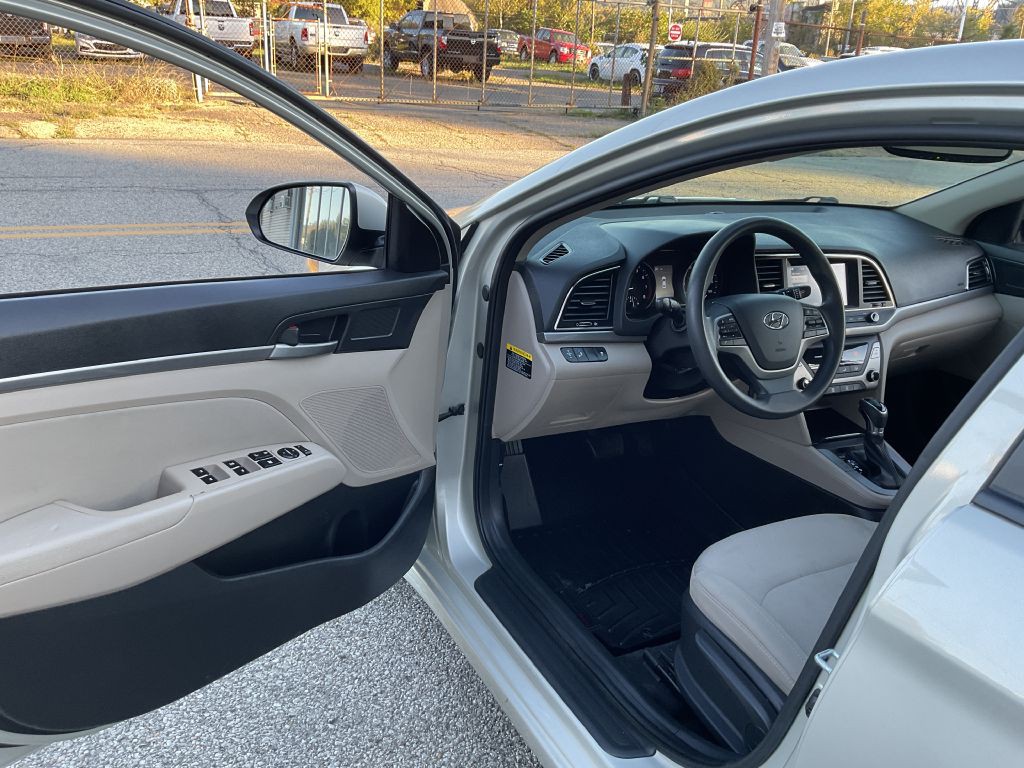 2018 Hyundai Elantra Image 15
