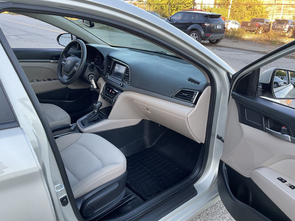 2018 Hyundai Elantra Image 18