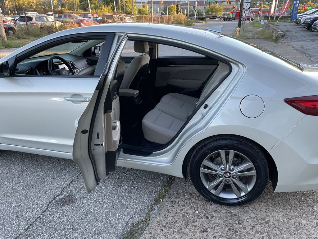 2018 Hyundai Elantra Image 19