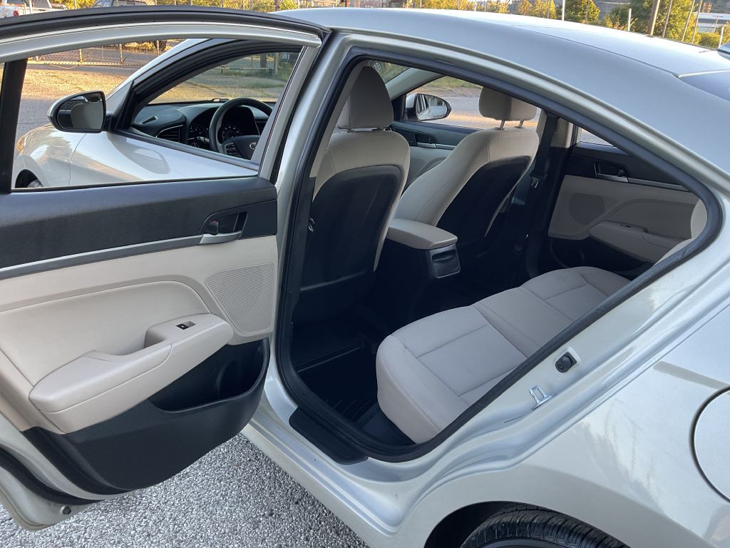 2018 Hyundai Elantra Image 21