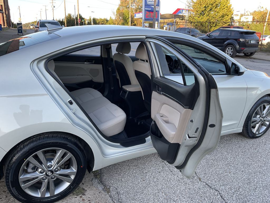 2018 Hyundai Elantra Image 22