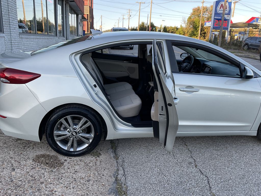 2018 Hyundai Elantra Image 24