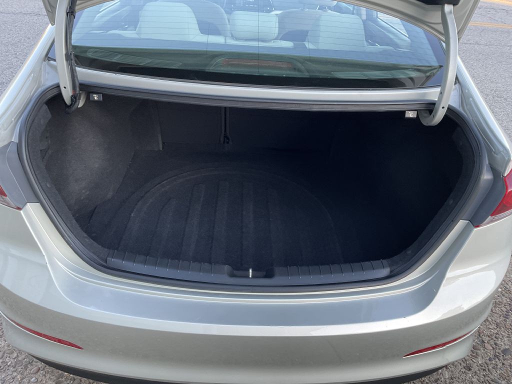 2018 Hyundai Elantra Image 26