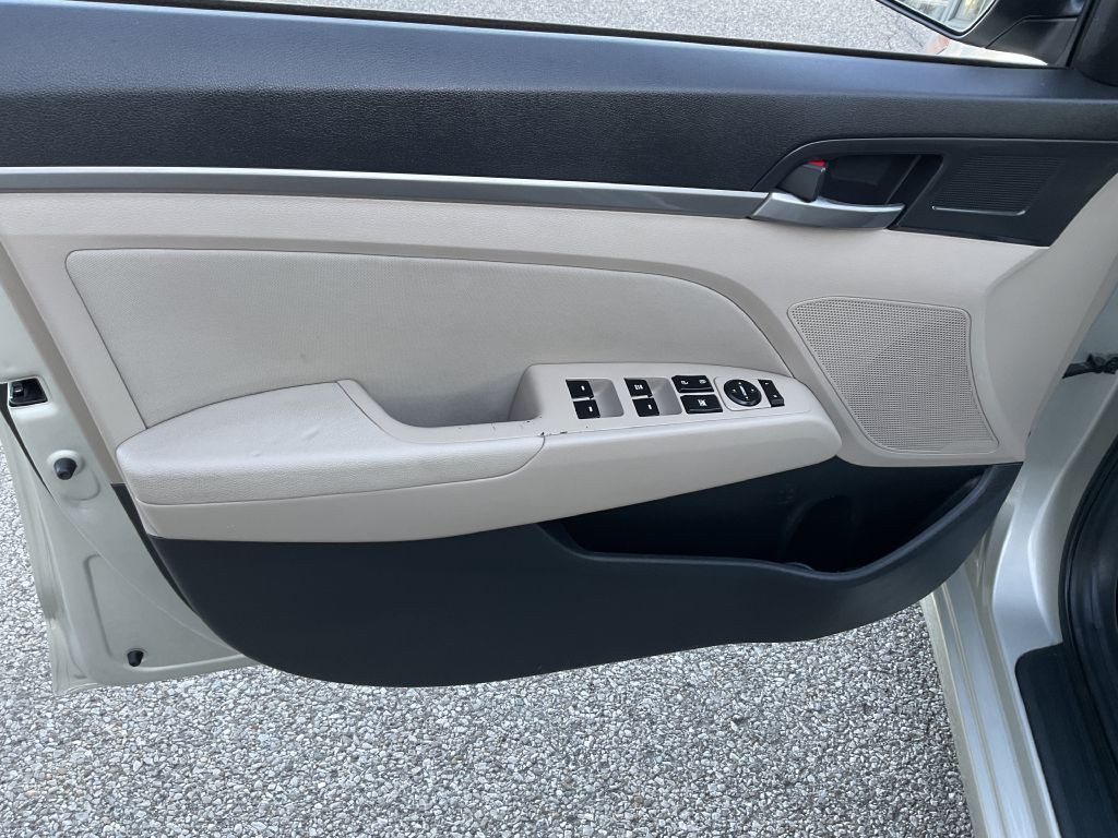 2018 Hyundai Elantra Image 31