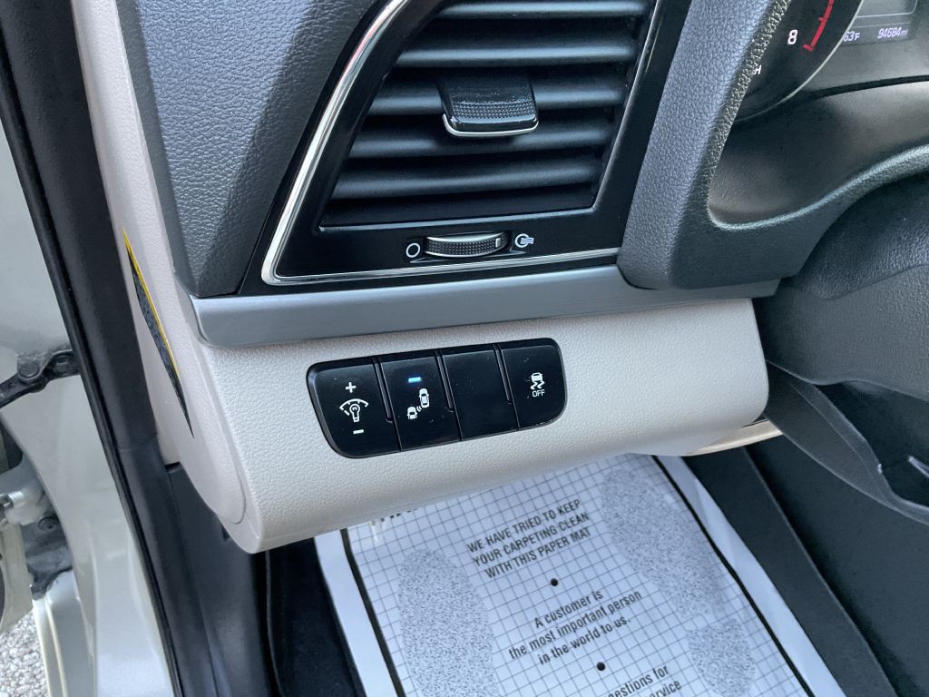 2018 Hyundai Elantra Image 32